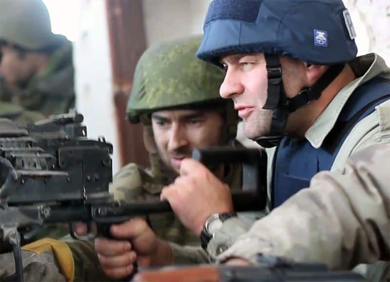 Popular Russian actor Mikhail Porechenkov shot at the Ukrainian militaries in Donetsk airport. Video