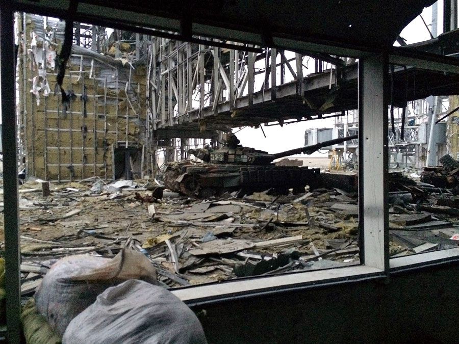 Donetsk airport after the everyday fights (gallery)