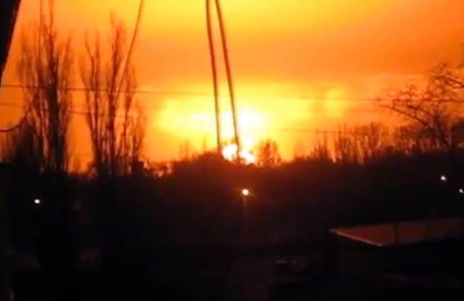 Massive explosion of Russian artillery ammunition in Donetsk, Russian press spreading rumors of a missile strike. Video