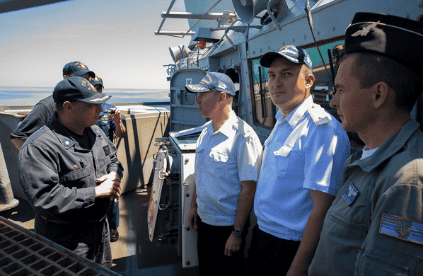 The USS Ross and officers from the Ukrainian Navy Frigate Hetman Sagaudachnyi uaposition