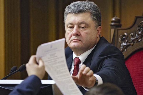In the third year of war President Poroshenko greenlights sanctions against Russian banks