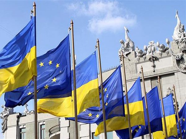 Ukraine EU flags