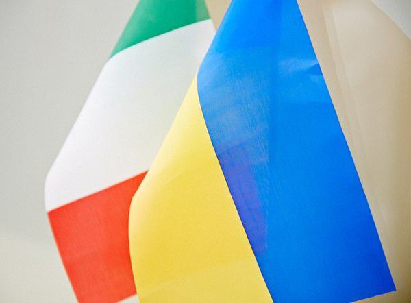italy-ukraine flags
