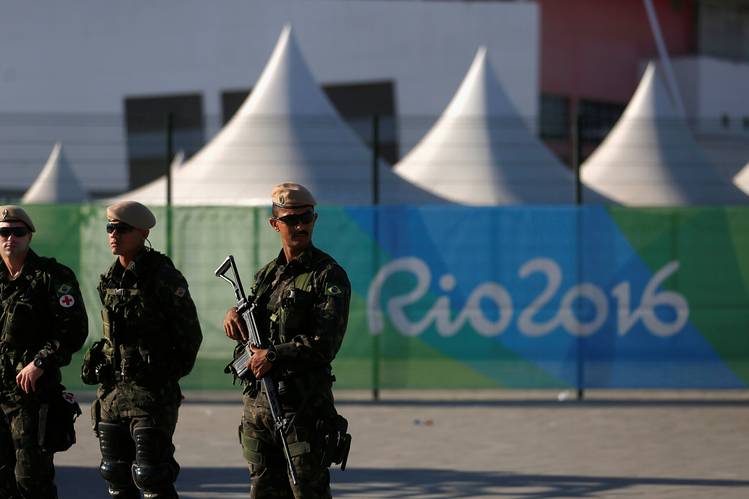 Police detonate backpack near finish line of Rio Olympic cycling race