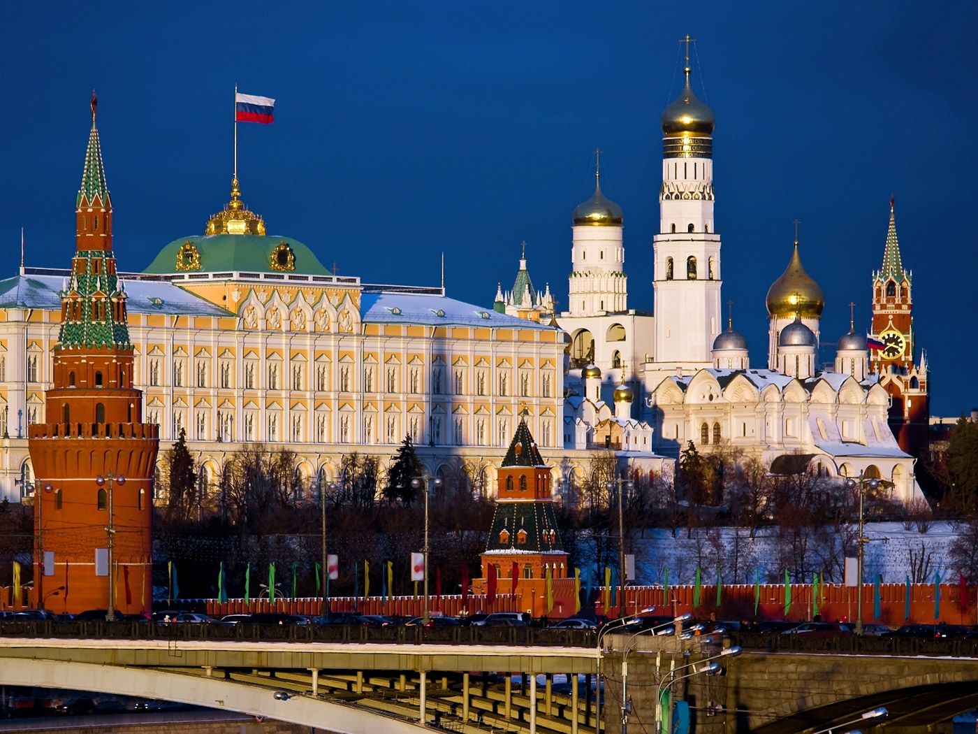 Thousands take to Moscow streets to remember opposition`s Nemtsov