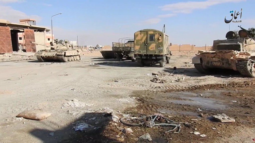 Russia gave a huge number of weapons to the ISIS in Palmyra - photos