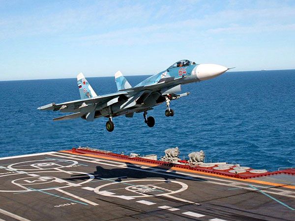 Russian Kuznetsov carrier reportedly sees failed landing of Su-33