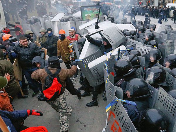 Kyiv police free five detained protesters after Sunday clashes