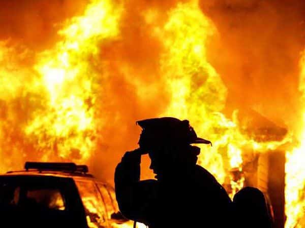 Ukraine`s emergency service spots cause of large fire in Kyiv`s Darnytsia