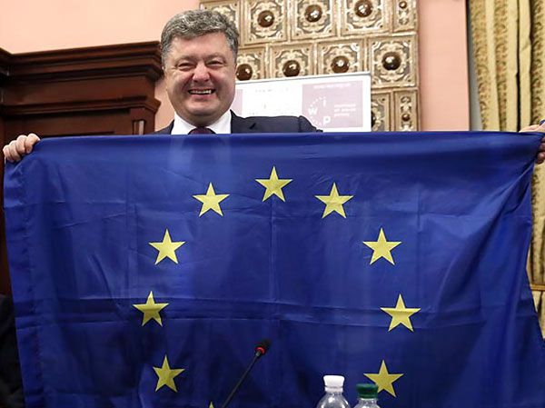 Poroshenko with EU flag
