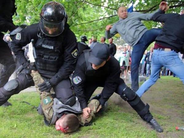 Mass clashes in Ukraine between Army veterans and pro-Russian criminal groups supported by police (Video). Dnipro police chief dismissed, Prosecutor General’s Office starts investigation