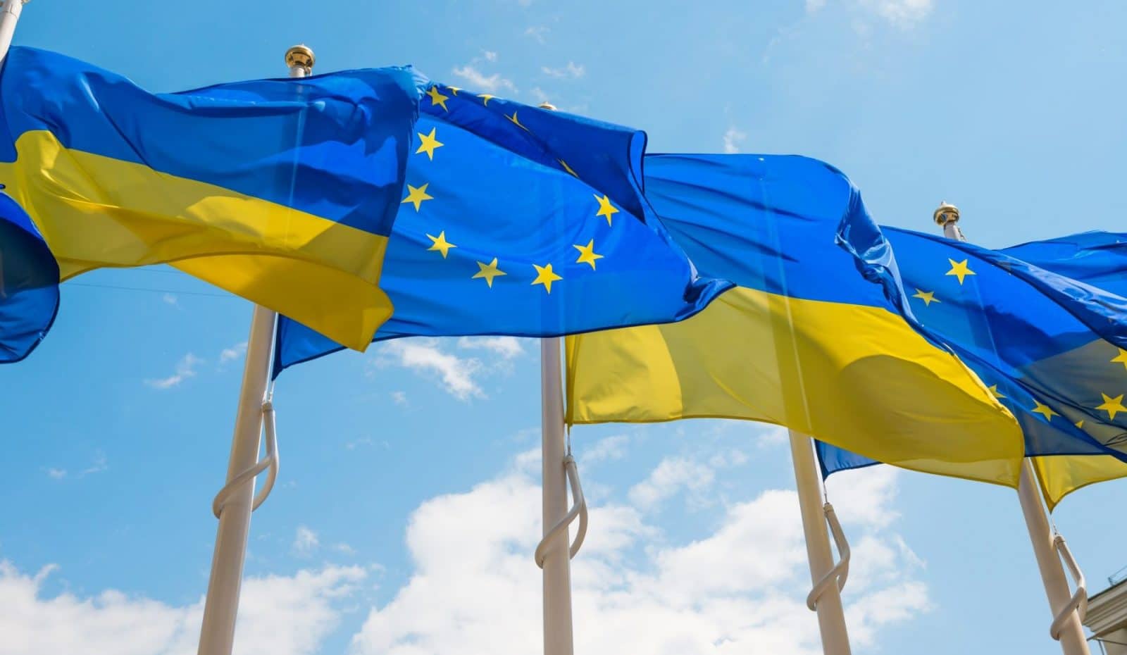 All 27 EU countries support candidate status for Ukraine