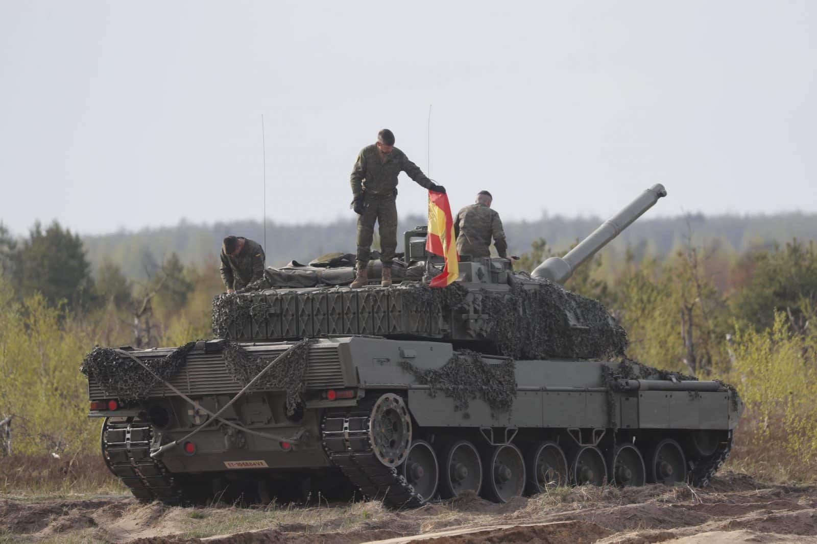 Spain delivered the first batch of Leopard 2 tanks to Ukraine