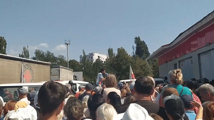 A “hunger riot” took place in occupied Mariupol due to the lack of a humanitarian aid: video