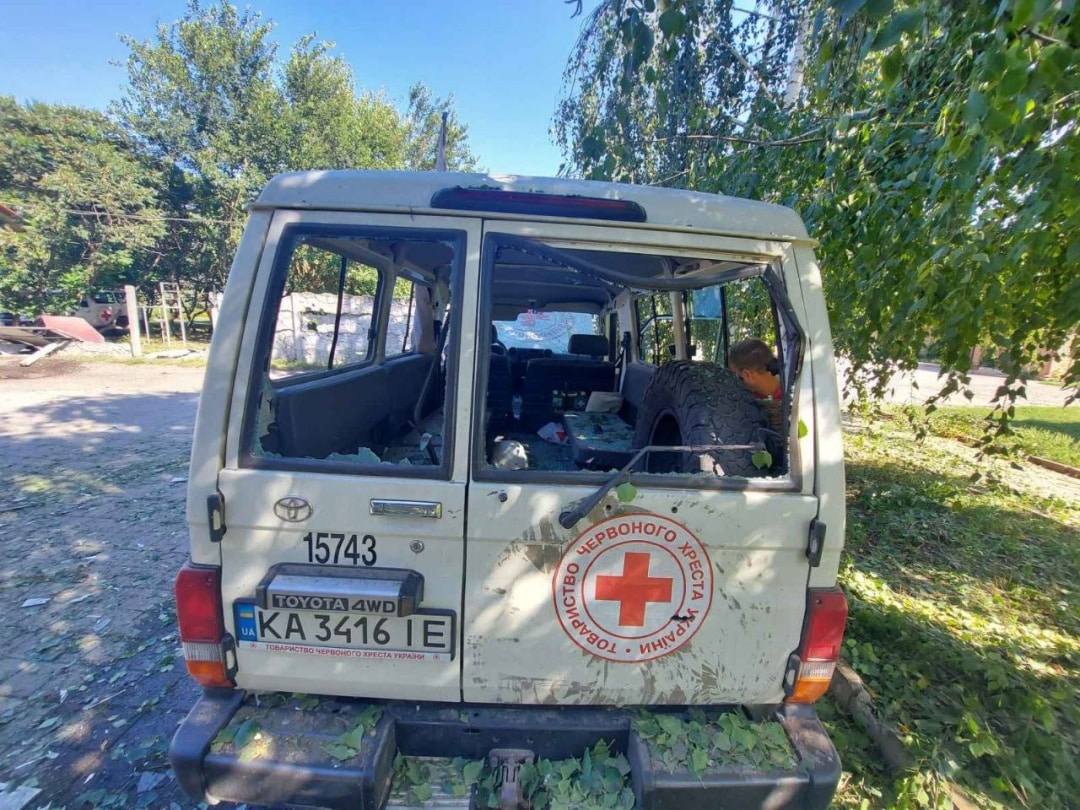 Russian shells hit base of the Ukrainian Red Cross Society in Ukraine’s east: photos