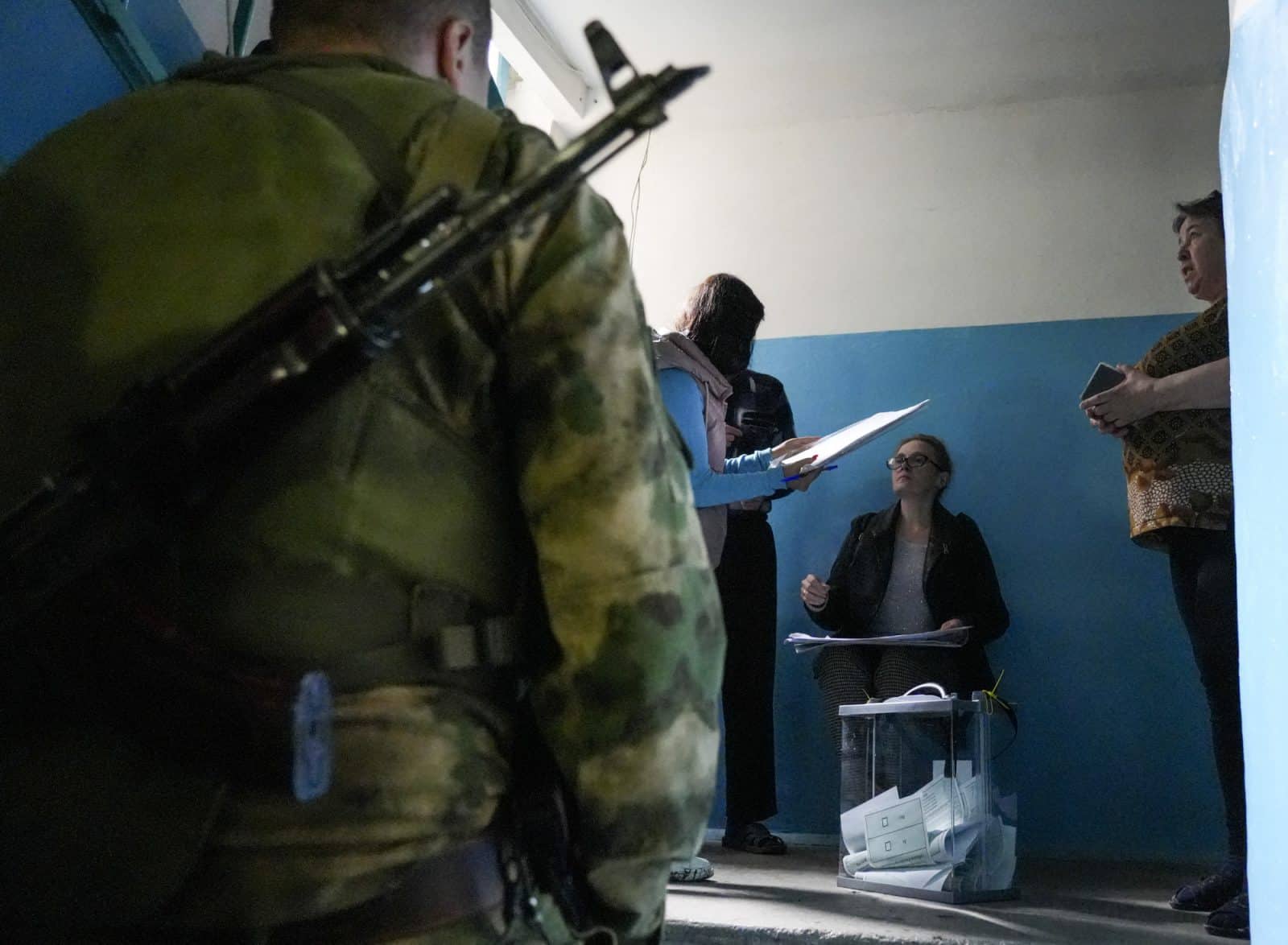 People are forced to vote in Russian referendum under threat of mobilization in nuclear city