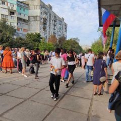 People go to rallies due to the lack of water and electricity in Russian-occupied Mariupol