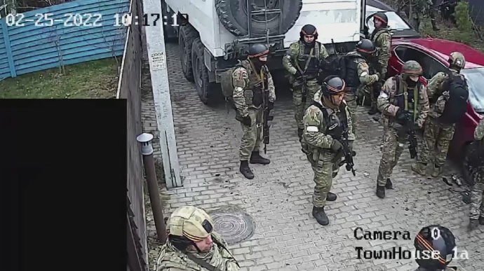 Russian soldiers were shooting cars with civilians for 6 hours in Kyiv’s region: video
