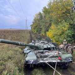 Ukrainian soldiers took away a Russian tank: video