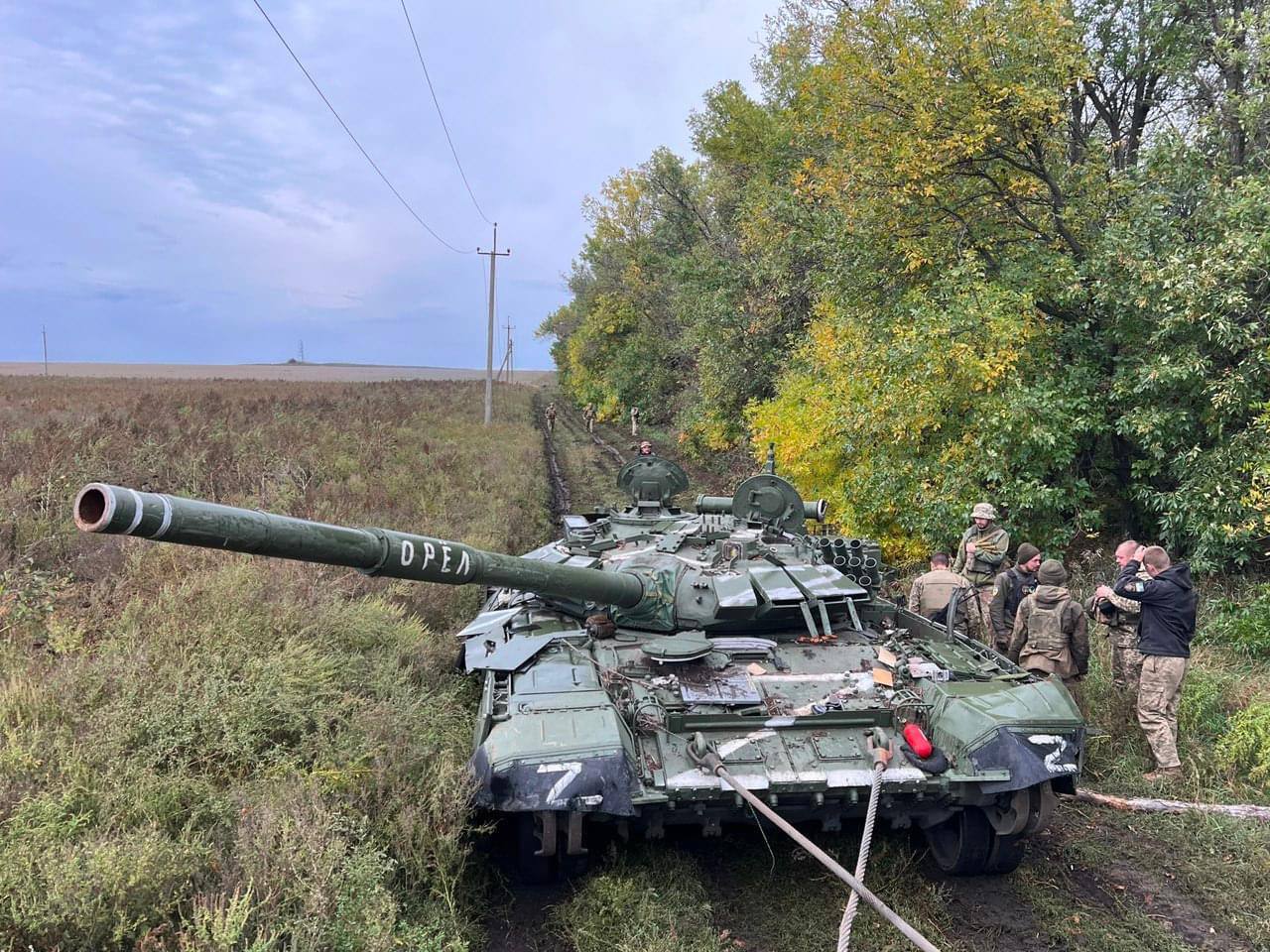 Ukrainian soldiers took away a Russian tank: video