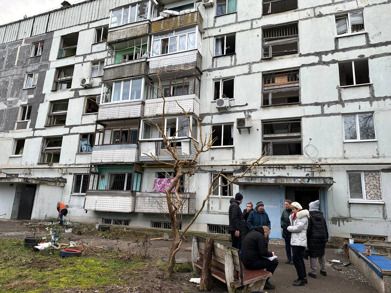 Russia shelled Zaporizhzhia: 8 residential buildings were damaged, 2 injured: photos, video