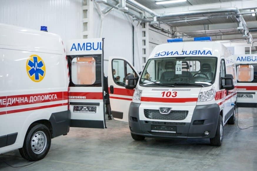 Russian rockets hit the ambulance station in the city of the Kherson region, 1 man was injured