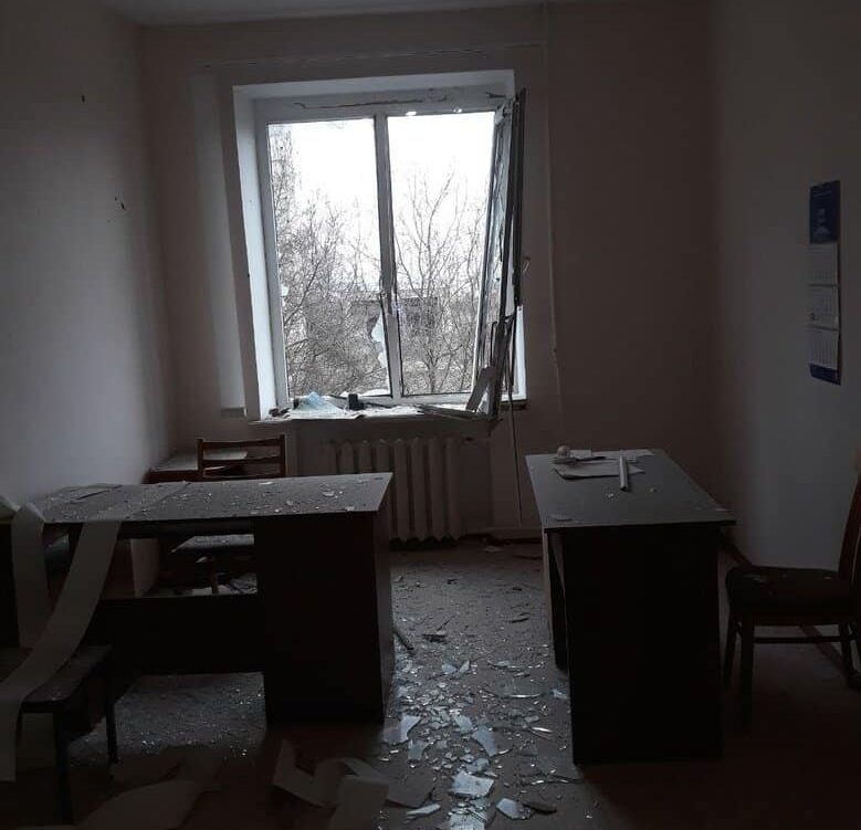 Russian soldiers shelled the hospital in the Kherson region, a man was injured: photos
