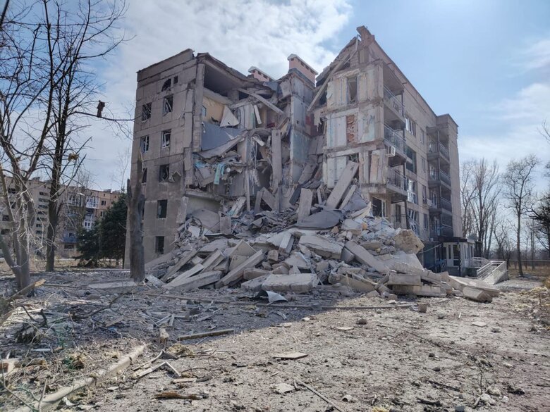 Russians shelled two high-rise buildings in the Donetsk region with rockets: photos