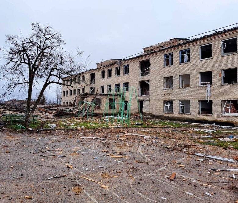 Russia shelled educational institution and electrical substation in the Kherson region: photos