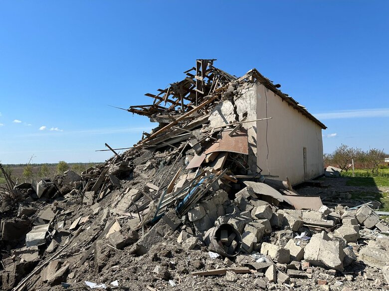 Russia shelled the Kherson region, 14 private houses were damaged: photos